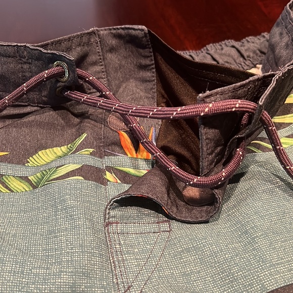 Airwalk hybrid shorts Size Medium - Picture 7 of 10